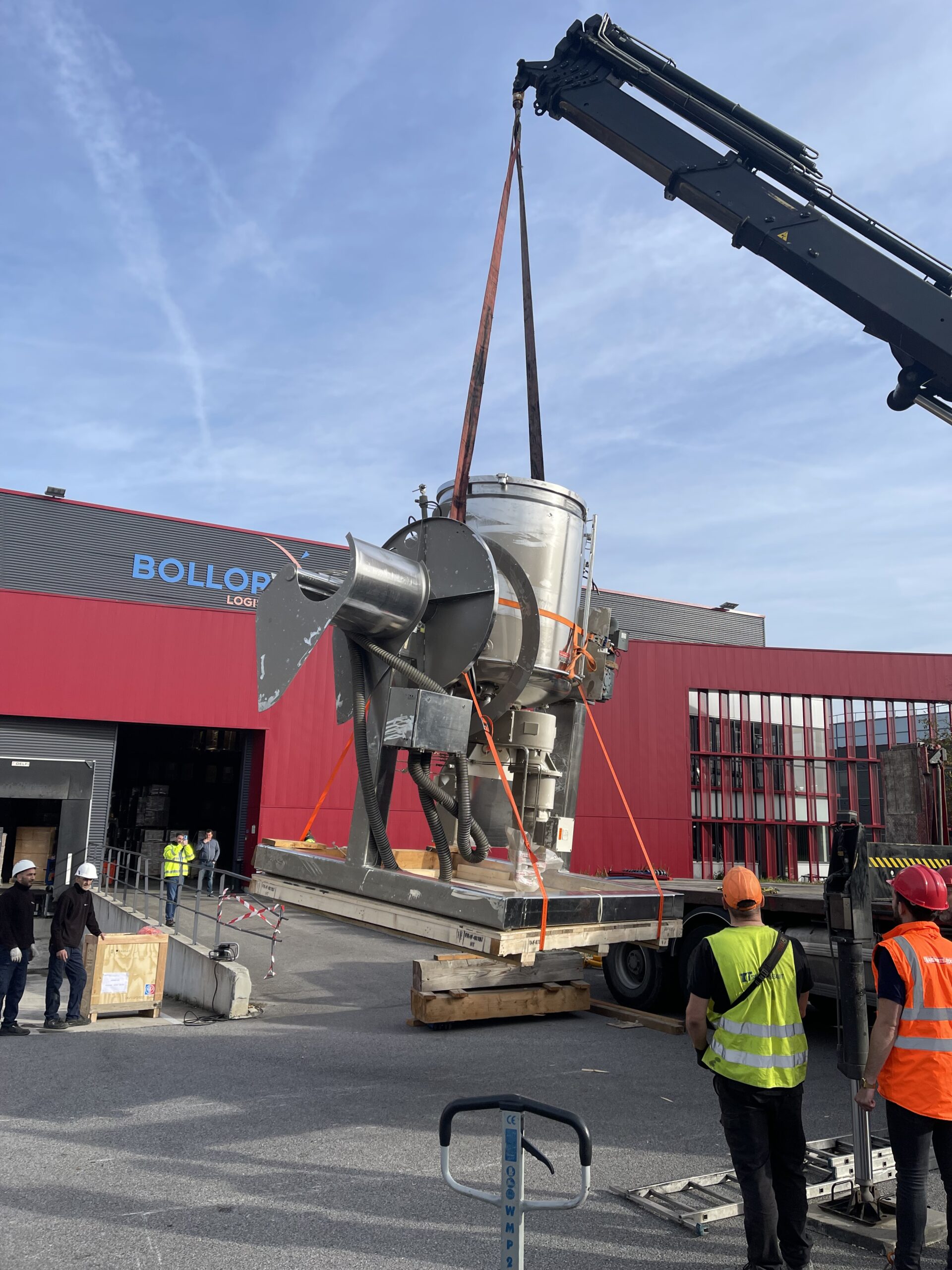 Levage d’un équipement industriel avec une grue