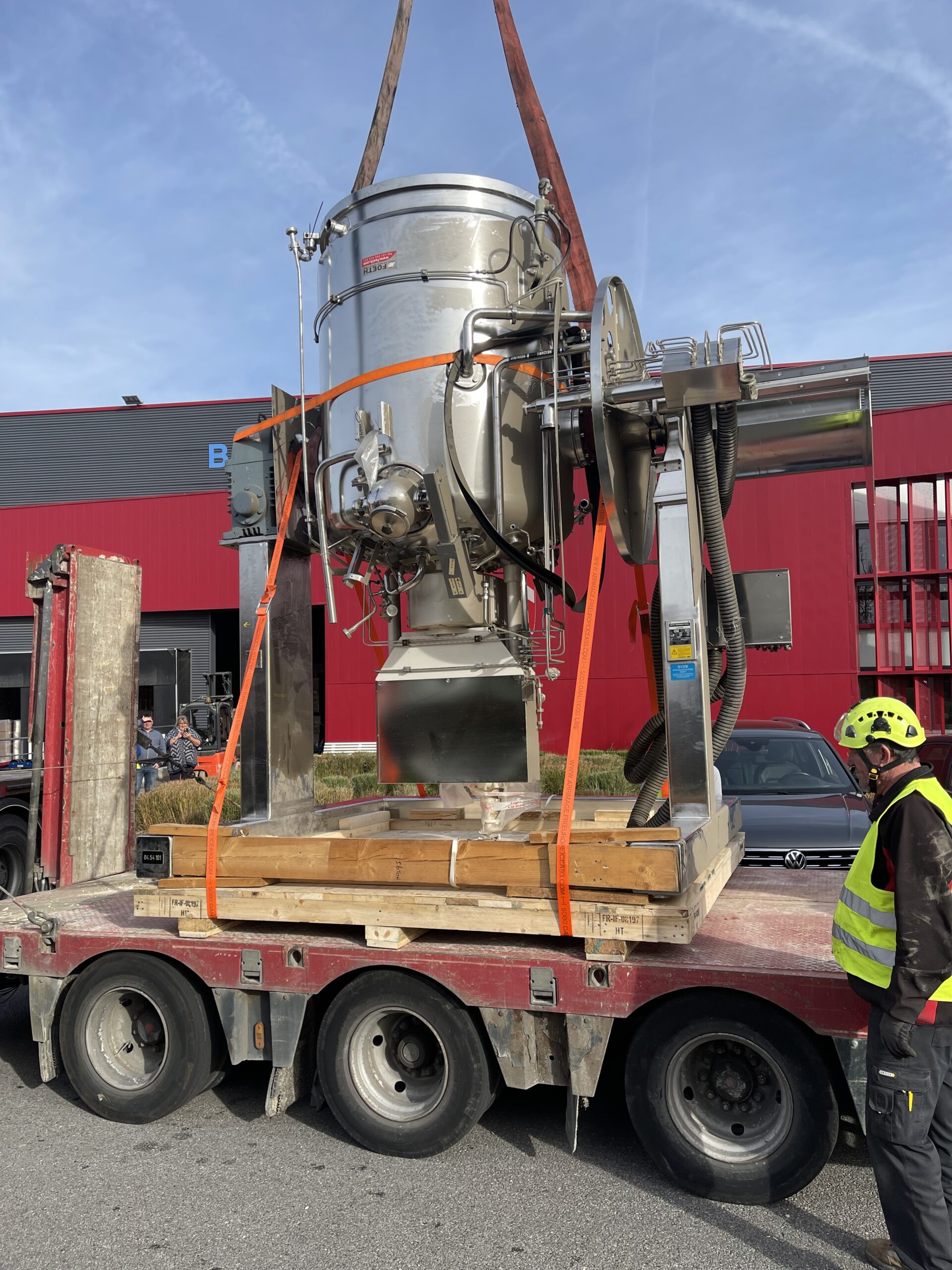 Positionnement d’un extracteur industriel sur une remorque plateau